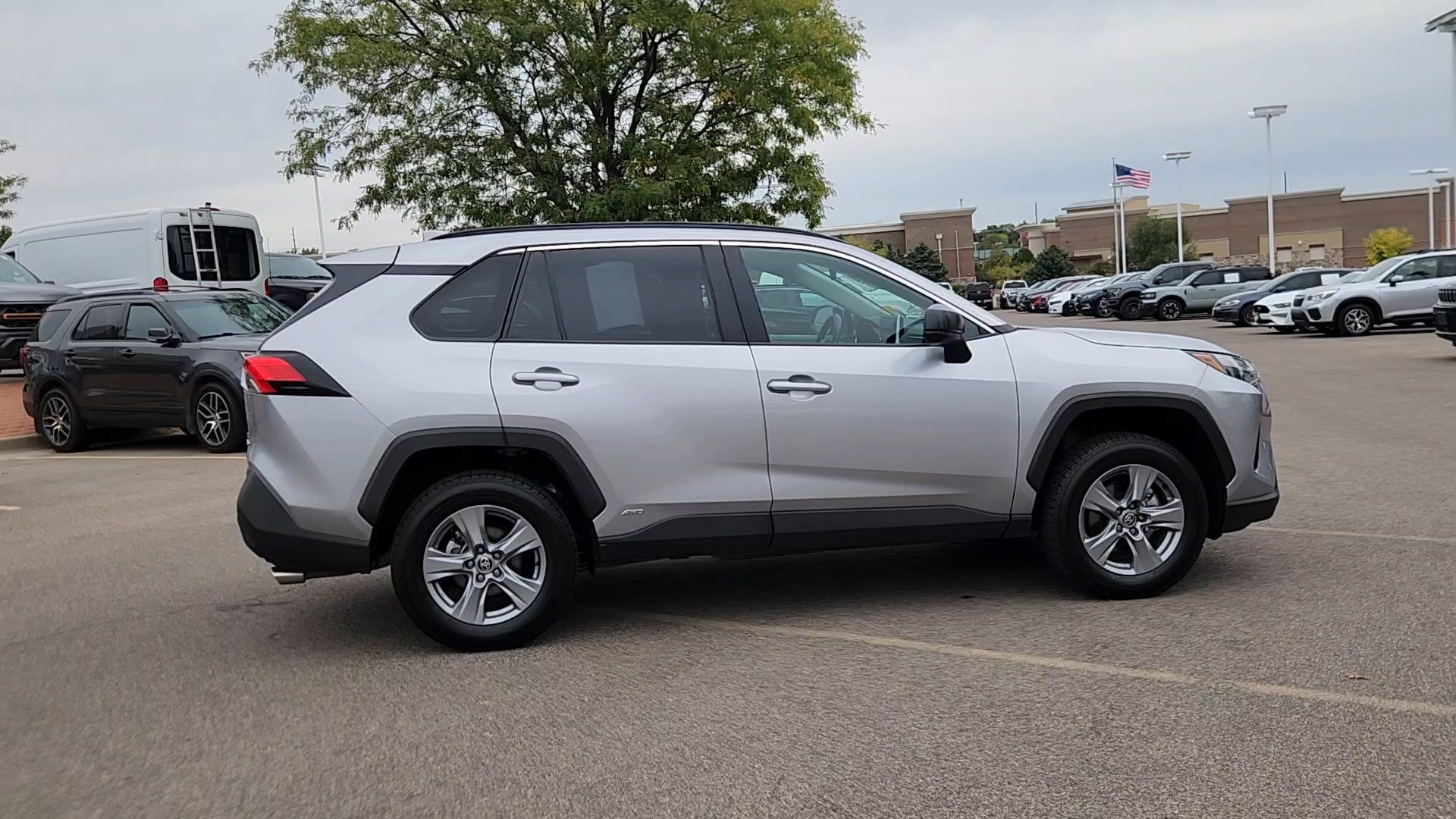 Used 2025 Toyota RAV4 LE AWD/4WD image 11