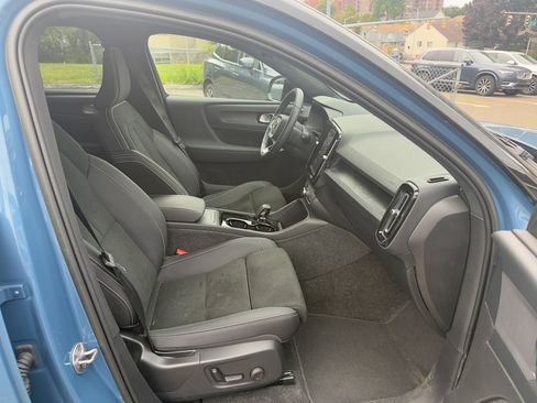Certified 2023 Volvo XC40 Recharge Plus image 25