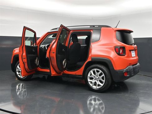 Used 2016 Jeep Renegade Latitude FWD image 39