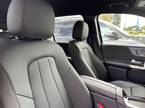 New 2025 Mercedes-Benz GLB 250 image 17