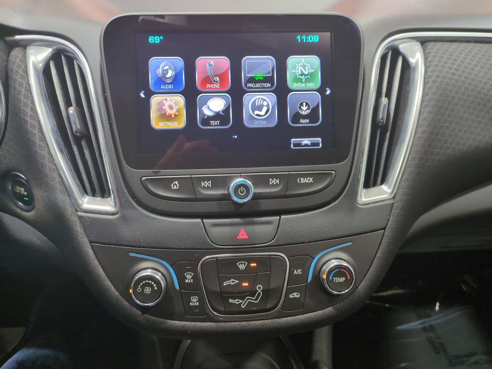Used 2018 Chevrolet Malibu LT FWD image 21
