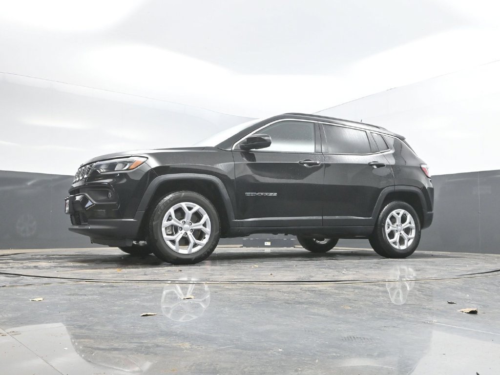 Used 2024 Jeep Compass Latitude AWD/4WD image 35