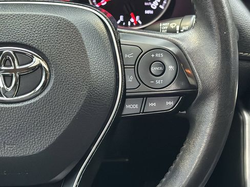 Used 2021 Toyota RAV4 XLE Premium image 31