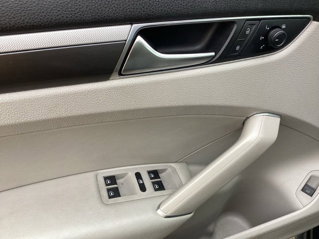 Used 2018 Volkswagen Passat 2.0T R-Line FWD image 20