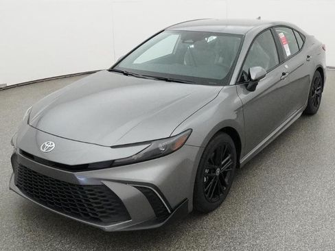Used 2026 Toyota Camry SE FWD image 40