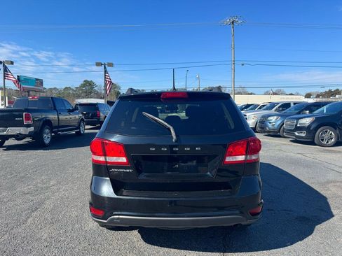 Used 2019 Dodge Journey SE w/ Connectivity Group image 4