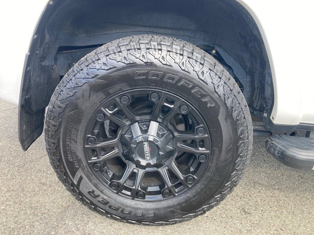 Used 2023 Toyota 4Runner SR5 Premium w/ Moonroof Package AWD/4WD image 37