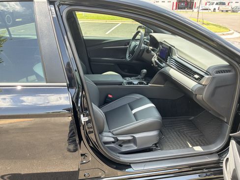 Used 2026 Toyota Camry Hybrid FWD image 32