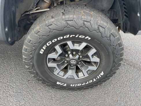 Used 2021 Toyota Tacoma TRD Off-Road w/ Technology Package AWD/4WD image 22