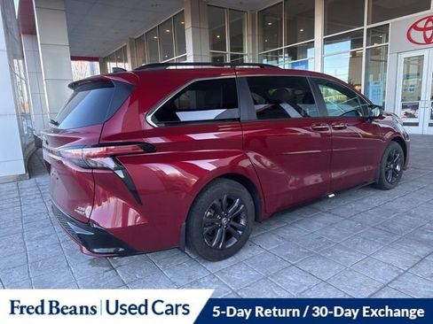 Used 2024 Toyota Sienna XSE w/ XSE Plus Package image 3