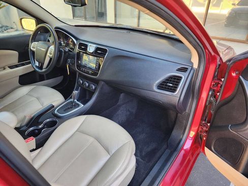 Used 2011 Chrysler 200 Limited image 32