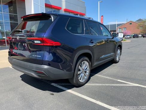 Used 2024 Toyota Grand Highlander AWD image 3