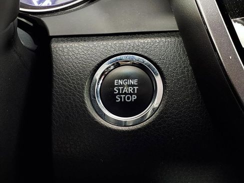 Used 2024 Toyota Camry SE image 5