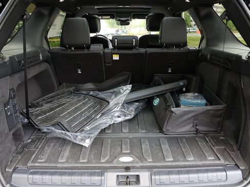 Used 2025 Land Rover Discovery Dynamic SE AWD/4WD image 7