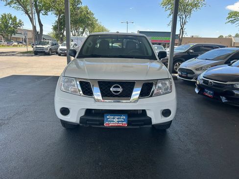 Used 2017 Nissan Frontier SV AWD/4WD image 2