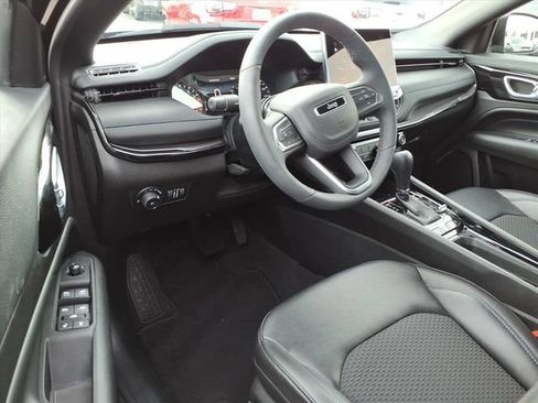 Used 2026 Jeep Compass Latitude AWD/4WD image 25