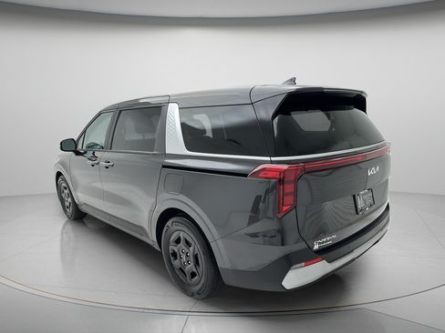 Used 2025 Kia Carnival FWD image 7