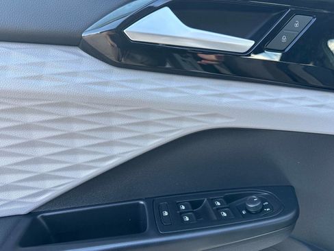 Certified 2022 Volkswagen Taos S image 18