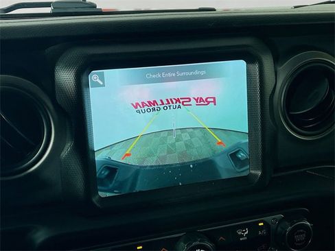 Used 2022 Jeep Gladiator Willys image 19