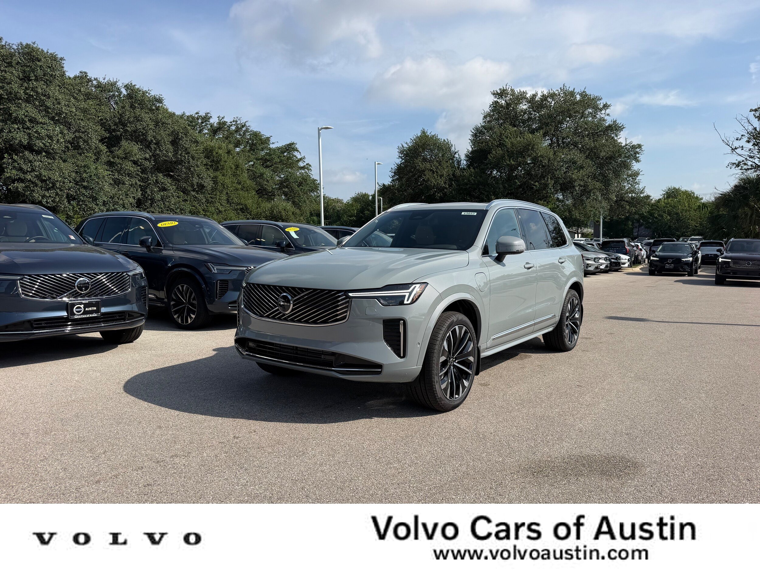 New 2026 Volvo XC90 T8 Plus w/ Protection Package Premier AWD/4WD image 1