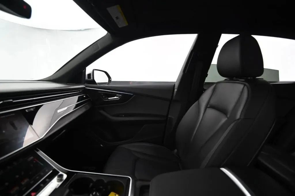 Used 2019 Audi Q8 Prestige AWD/4WD image 33