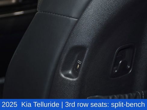 Used 2025 Kia Telluride S AWD/4WD image 27