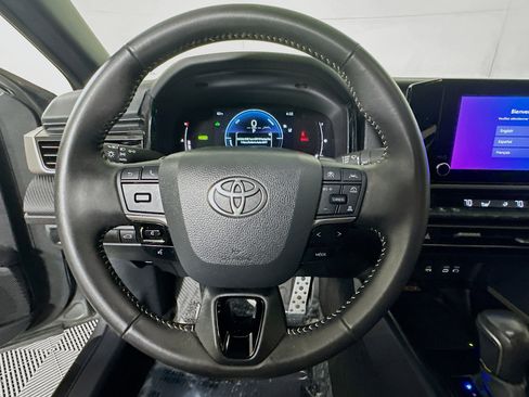 Used 2025 Toyota Camry SE image 15