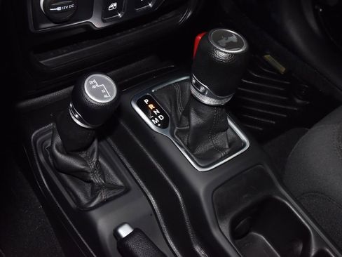 Used 2021 Jeep Wrangler Sport AWD/4WD image 29