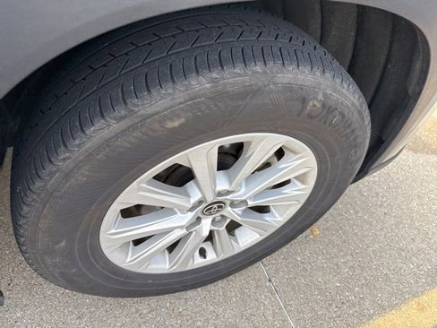 Used 2024 Toyota Grand Highlander XLE image 11