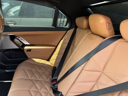 Used 2023 BMW 740i RWD image 33