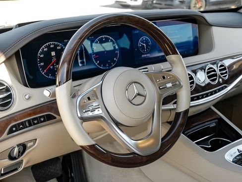Used 2019 Mercedes-Benz S 560 Sedan image 14
