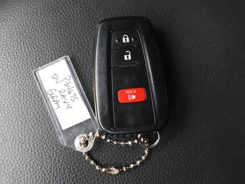Used 2024 Toyota RAV4 XLE FWD image 29