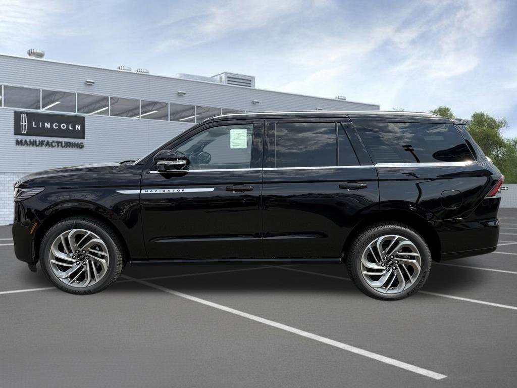 New 2027 Lincoln Navigator Reserve AWD/4WD image 4