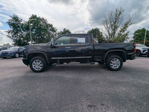 Used 2024 Chevrolet Silverado 2500 High Country w/ Technology Package AWD/4WD image 4