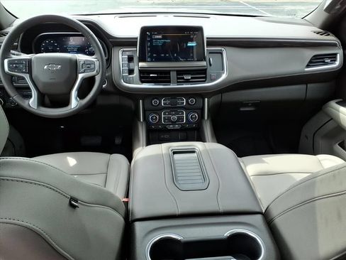 Used 2023 Chevrolet Suburban Z71 w/ Z71 Off-Road Package AWD/4WD image 28