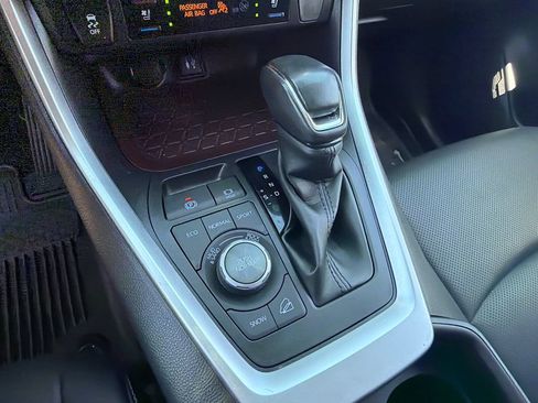 Used 2019 Toyota RAV4 Limited AWD/4WD image 25