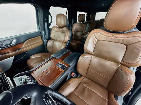 Used 2022 Lincoln Navigator L Reserve AWD/4WD image 11