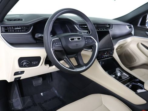 Used 2023 Jeep Grand Cherokee L Limited AWD/4WD image 30