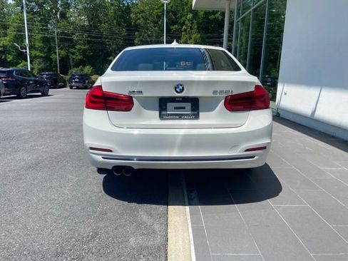 Used 2018 BMW 330i xDrive Sedan AWD/4WD image 8