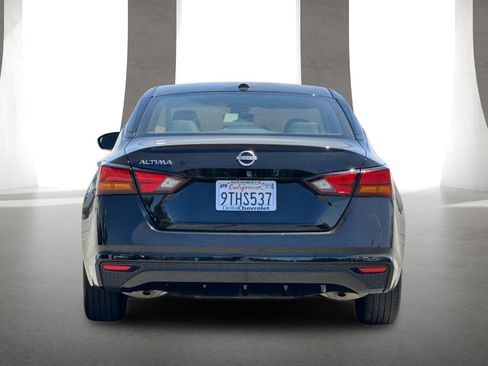 Used 2025 Nissan Altima 2.5 SV FWD image 5