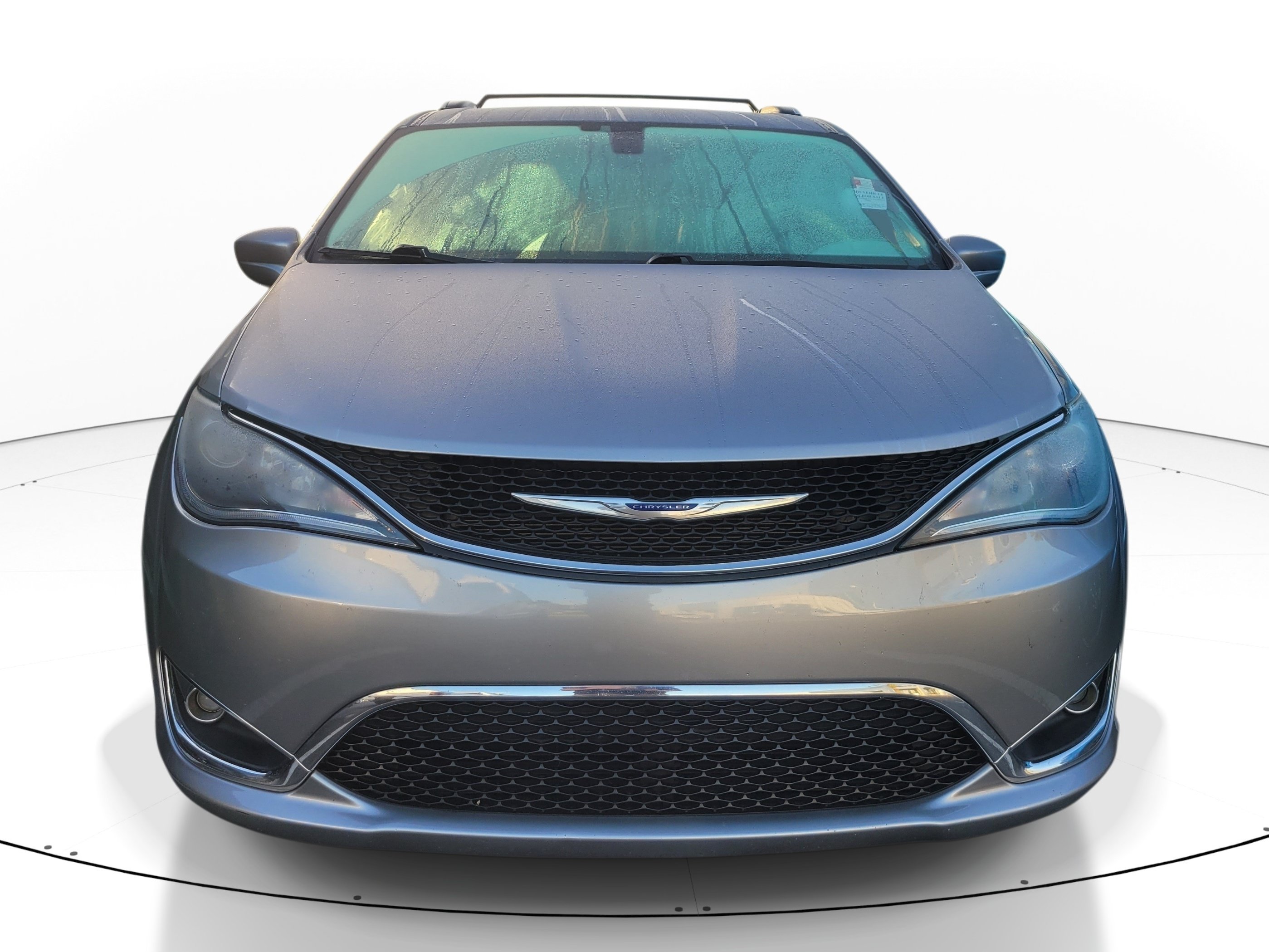 Used 2020 Chrysler Pacifica Touring-L FWD image 2