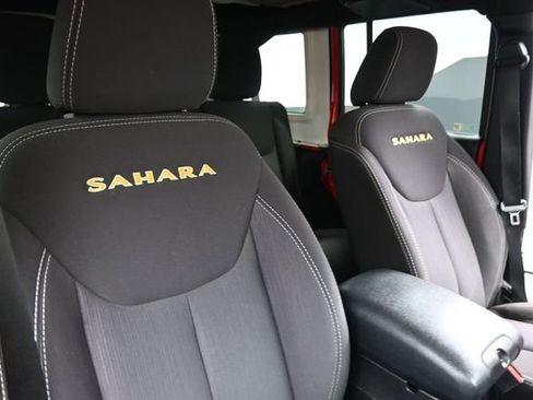 Used 2015 Jeep Wrangler Unlimited Sahara AWD/4WD image 27