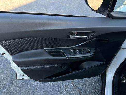Used 2018 Toyota C-HR XLE image 11