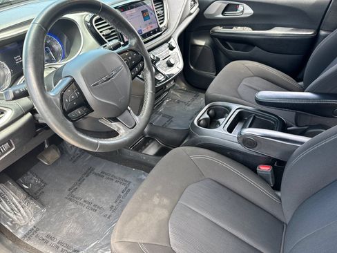Used 2021 Chrysler Pacifica Touring w/ S Appearance Package FWD image 11