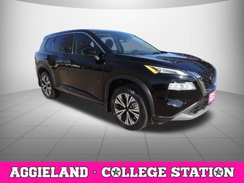 Used 2021 Nissan Rogue SV image 3