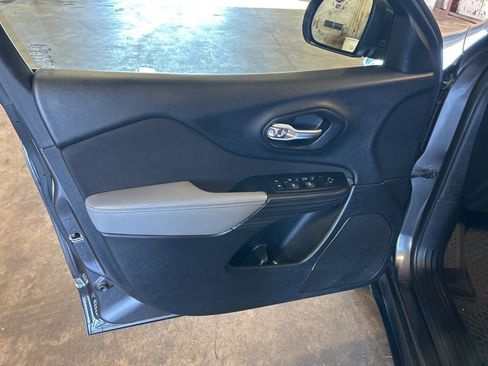 Used 2014 Jeep Cherokee Latitude w/ Cold Weather Group image 15