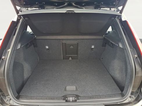 Used 2023 Volvo XC40 B5 Core AWD/4WD image 24