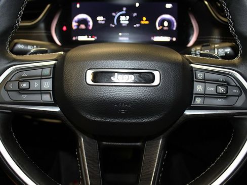 Certified 2022 Jeep Grand Cherokee L Limited AWD/4WD image 12