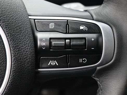 Used 2025 Kia Sportage X-Line w/ Premium Package image 17