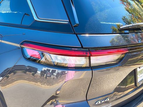 Used 2022 Jeep Grand Cherokee Limited image 4